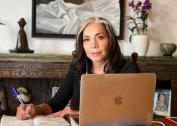 Se mantiene María Elena Limón con sueldazo