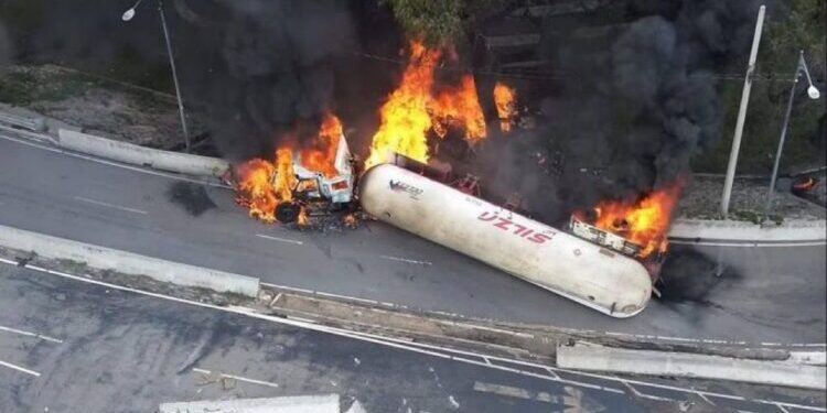 Suman 20 personas fallecidas por explosión de pipa en Iztapalapa