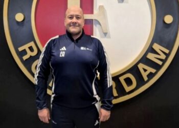 Se gradua Enrique Alfaro como DT