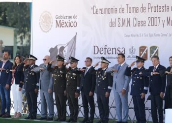 Acude Gobernador Pablo Lemus a toma de protesta de Bandera a conscriptos del Servicio Militar Nacional