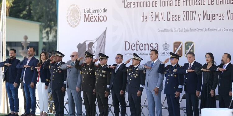 Acude Gobernador Pablo Lemus a toma de protesta de Bandera a conscriptos del Servicio Militar Nacional