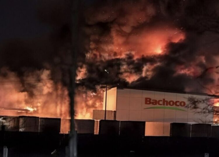 Un incendio consumió parte de la planta procesadora Bachoco en Lagos de Moreno