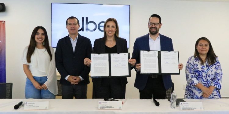 Firman SISEMH y Uber convenio para ofrecer traslados seguros a mujeres en situación de violencia