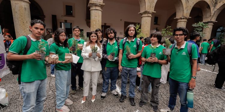 Jalisco busca convertir la basura en recurso; Gabriela Cárdenas presenta iniciativa ante jóvenes