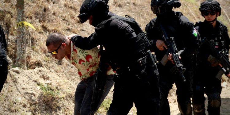 Adiestran a elementos de la Policía de Jalisco en tácticas de intervención urbana