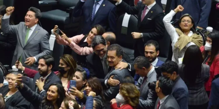 Mientras los políticos se pelean por la narrativa, la realidad sigue golpeando a las familias.