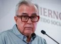 Comparece Rocha ante la FGR en Culiacán, Sin.