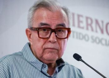 Comparece Rocha ante la FGR en Culiacán, Sin.