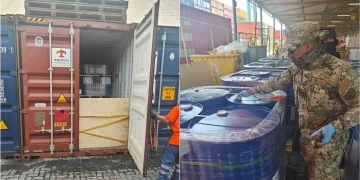 Decomisan 54 mil litros de químicos en puerto de Manzanillo