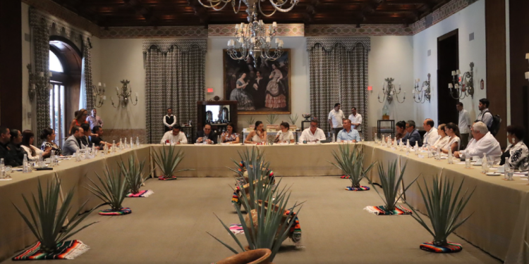 Instala Jalisco comité del pueblo mágico de Tequila