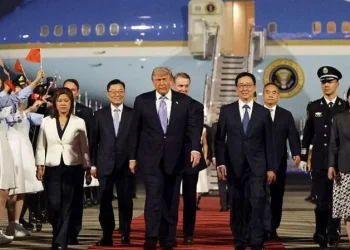 Trump llega a China para reunirse con Xi