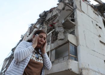 Sube a 920 la cifra de muertos por terremotos en Venezuela