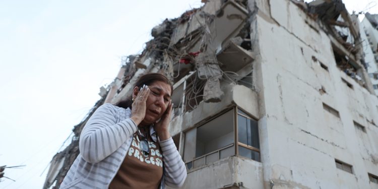Sube a 920 la cifra de muertos por terremotos en Venezuela