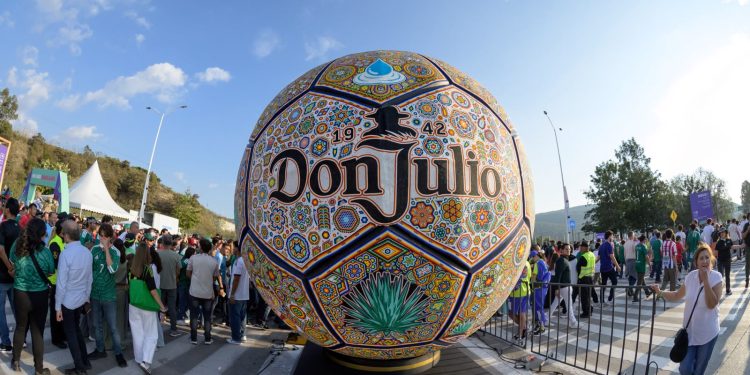 Presentan arte wixárika al mundo en Estadio Guadalajara