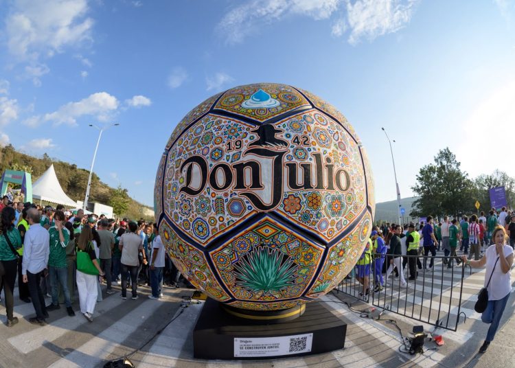 Presentan arte wixárika al mundo en Estadio Guadalajara