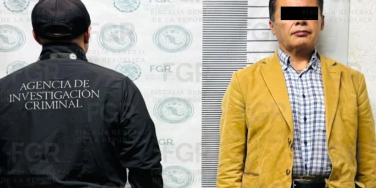 Detienen a ex funcionario del SAT por enriquecimiento ilícito