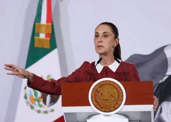 Que Johnson se quede en el tema bilateral: Sheinbaum